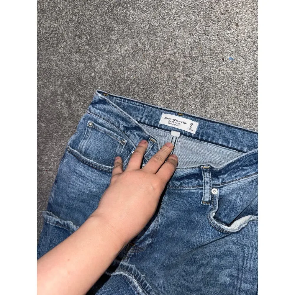 Abercrombie & Fitch Ultra High Rise 90s Straight Jean size 28 / 6 S - Nineties